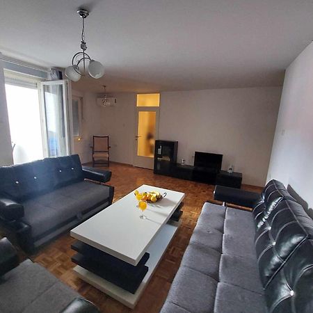 Apartman Adi Яйце Екстериор снимка