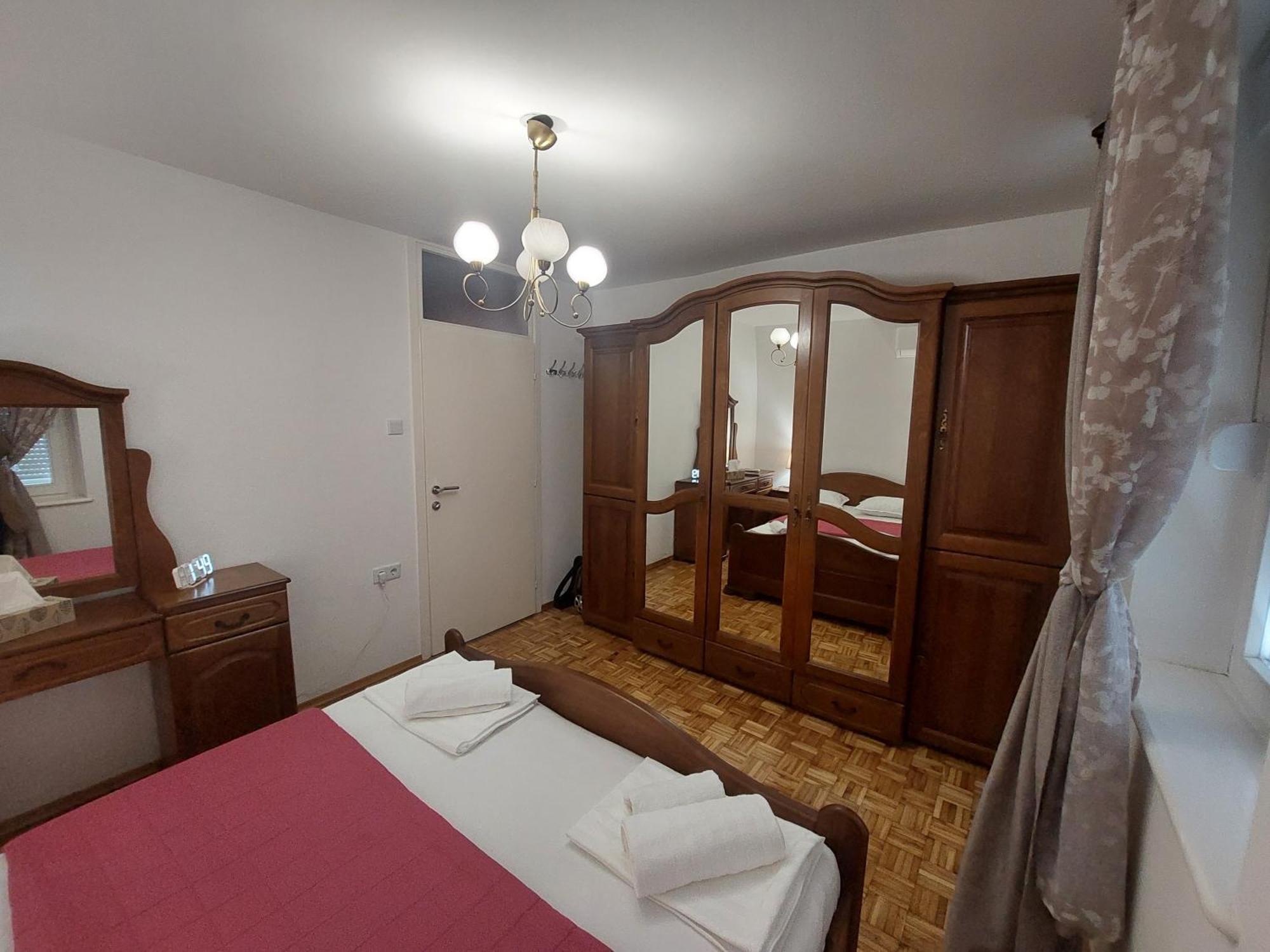 Apartman Adi Яйце Екстериор снимка